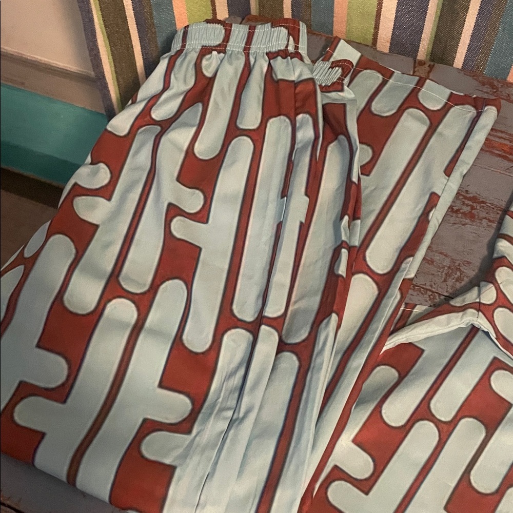 Geometric Patterned Button-Up Shirt and matching bottoms - soft , colorful - Picture 5 of 6